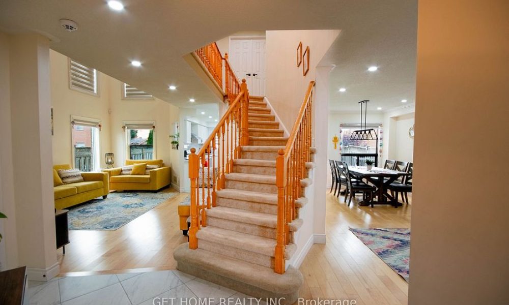 532 Ormond Dr, Oshawa7